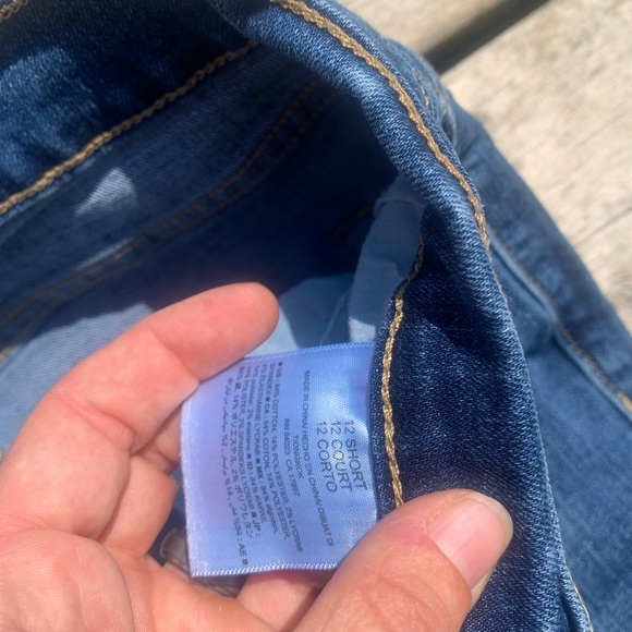 💙 Old Navy Curvy/Profile Mid-Rise Jeans - Size 12 Short - Dark Wash - Picture 3 of 6